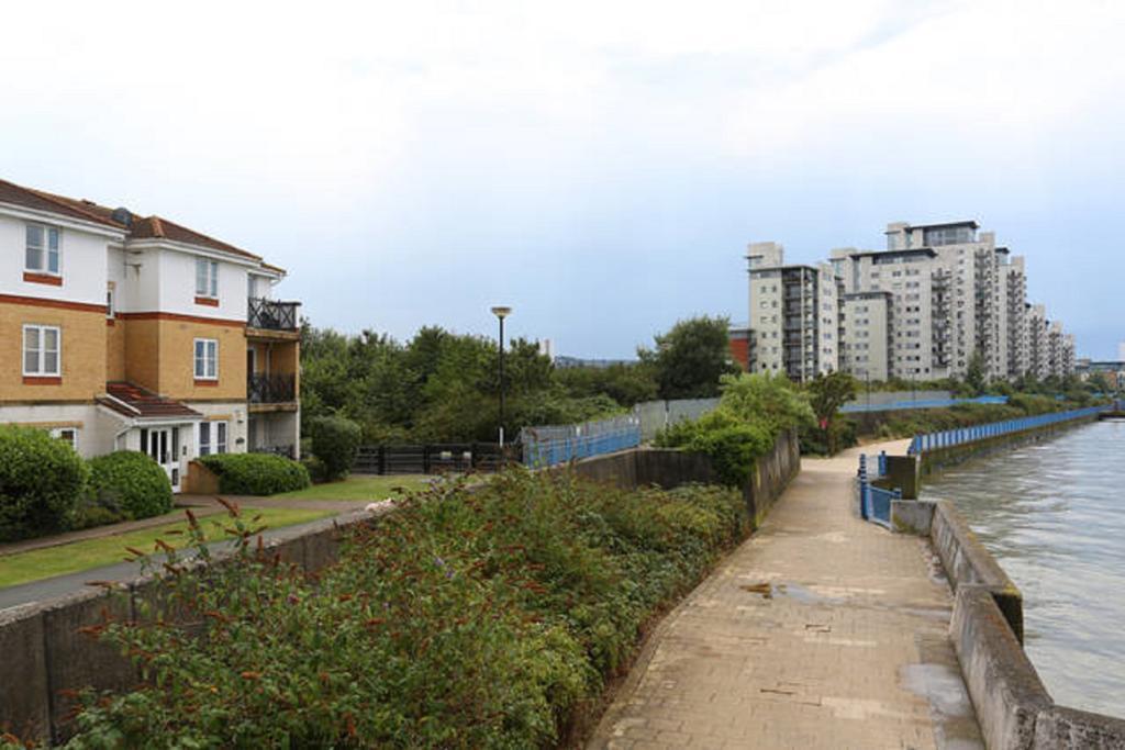 Quiet Riverside Apartment London Rom bilde
